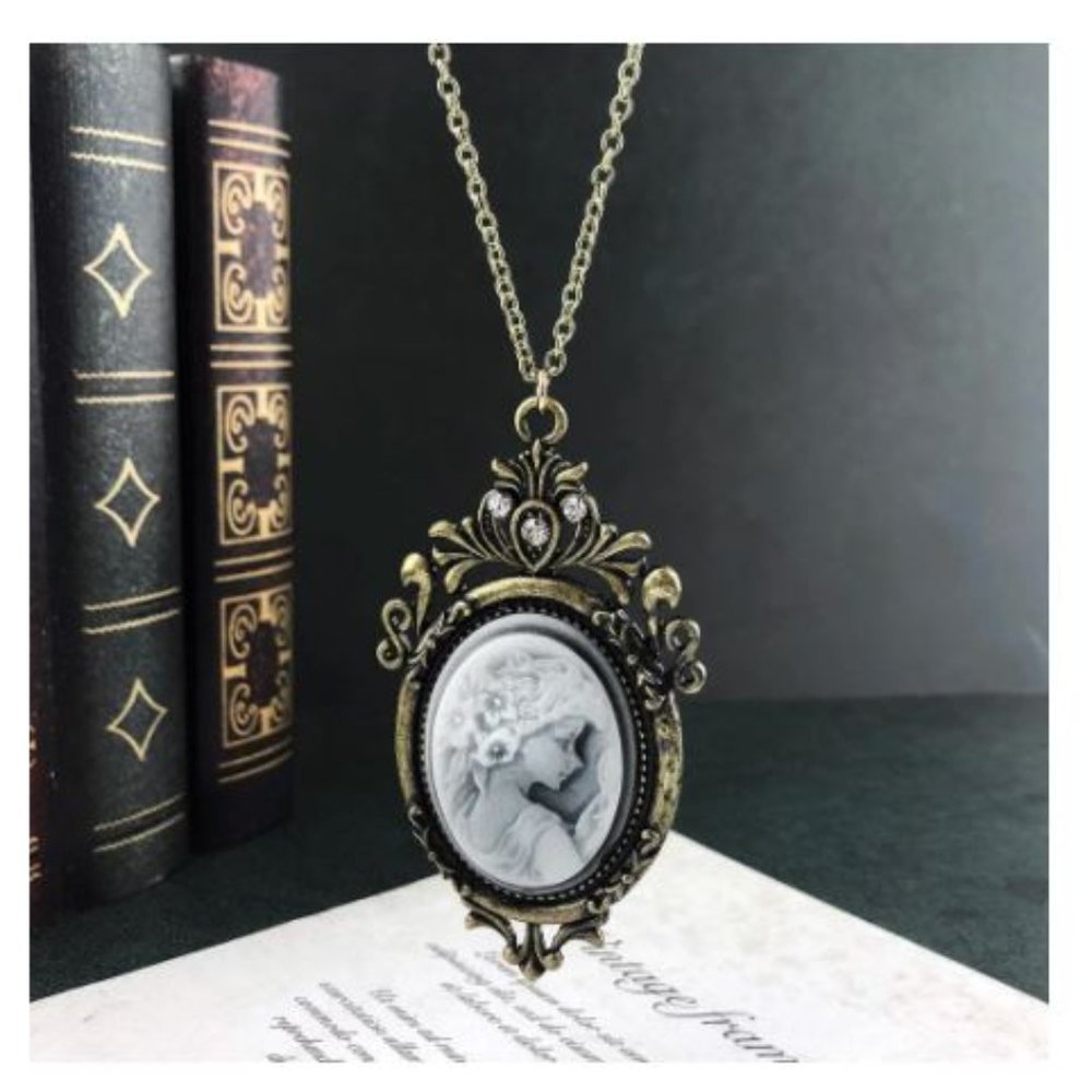 Vintage Style Necklace Bronze Tone Crystals